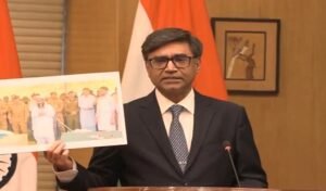 विदेश सचिव ने तस्वीरें दिखाकर खोली पाकिस्तान की पोल, कहा- आतंकियों के जनाजे में PAK सेना अफसर