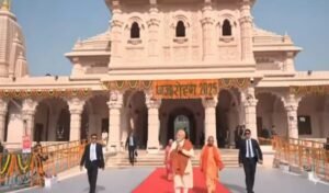 प्रधानमंत्री मोदी ने राम जन्मभूमि मंदिर के शिखर पर ध्‍वज फहराया, इसे युगांतकारी क्षण बताया